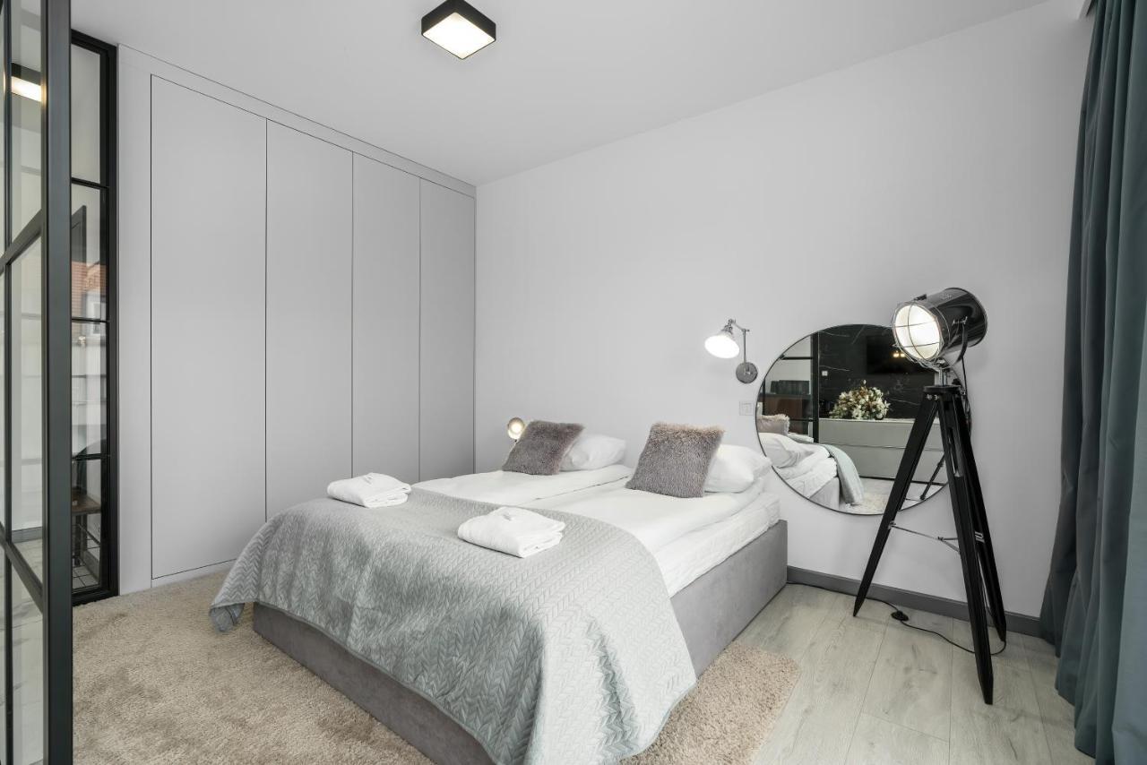 Apartments Poznan Chwaliszewo Residence With Free Garage By Noclegi Renters Exterior foto