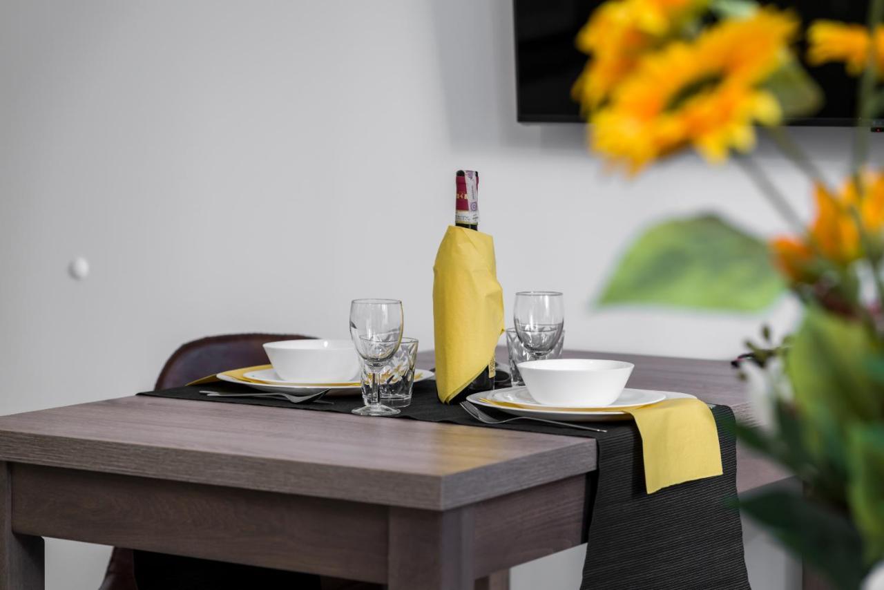 Apartments Poznan Chwaliszewo Residence With Free Garage By Noclegi Renters Exterior foto
