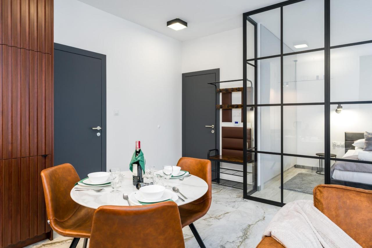Apartments Poznan Chwaliszewo Residence With Free Garage By Noclegi Renters Exterior foto